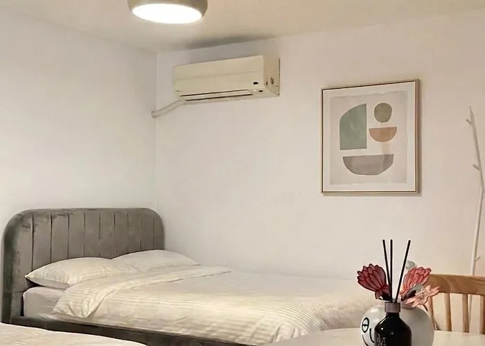 1min Hongdae Station And 1 Minute Hongdae Main Street 6 People 3beds Luxury 아파트 서울특별시