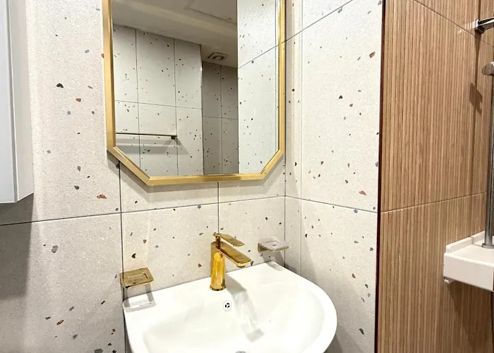 1min Hongdae Station And 1 Minute Hongdae Main Street 6 People 3beds Luxury 서울특별시