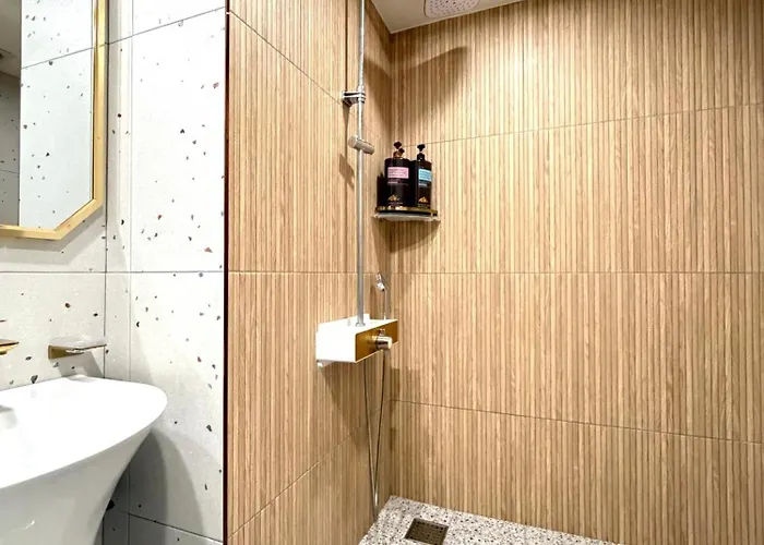 1min Hongdae Station And 1 Minute Hongdae Main Street 6 People 3beds Luxury 서울특별시